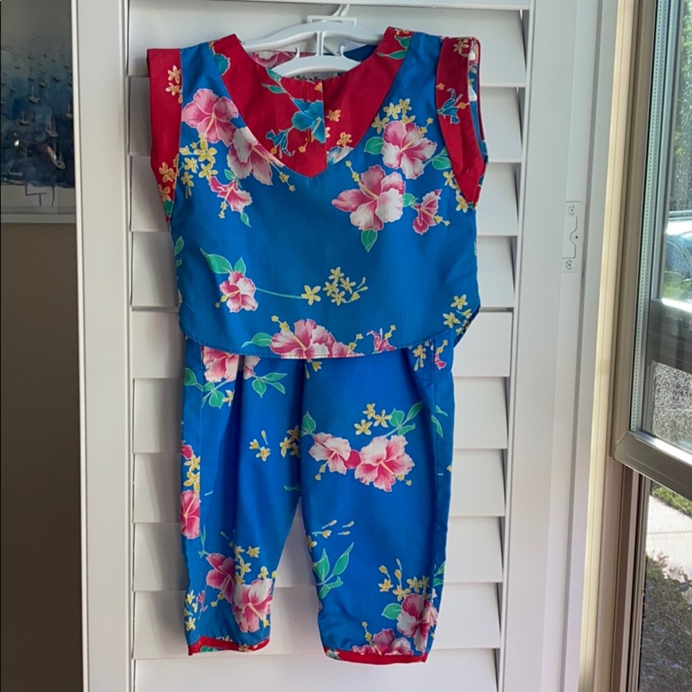 Made in Hawaii, two piece outfit. Vintage.